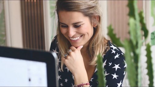 Emilie Sobels, oprichtster van Hashtag Workmoden trotse owner van boek Babe, you got this. Emilie brengt inspirerende girlbosses bij elkaar in de verschillende co-working spaces en is zelf ook een ontzettende girlboss. Wat drinkt Emilie en hoe staat dit in connectie met haar succes? Lees hier meer!