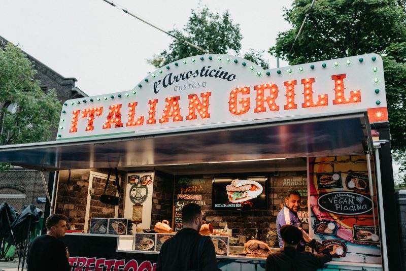 food events amsterdam, foodfestival amsterdam, rollende keukens, festivals zomer, foodtruck, foodtruck fesitvalItaliaanse ijsjes, versgebakken broden, dampende pasta's, malse burgers van de grill. Zijn jullie ook zo gek op foodfestivals en foodevents? Dan is dit overzicht wel heel erg handig! Dit zijn de culinaire events van heel Nederland die jij niet wilt missen!