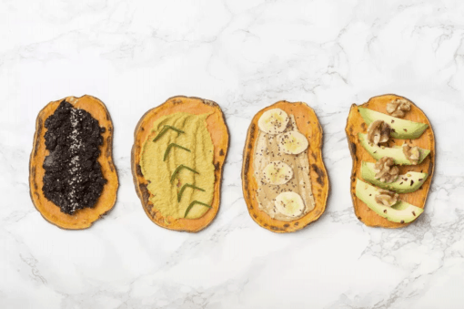 Makkelijke lunch voor aan je bureau. Vind hier een makkelijk overzicht met foto’s en linkjes naar 5 simpele én gezonde recepten voor de beste en gezondste lunches voor aan je bureau! Van zoete aardappel toast tot het recept voor een goede frisse groene salade.