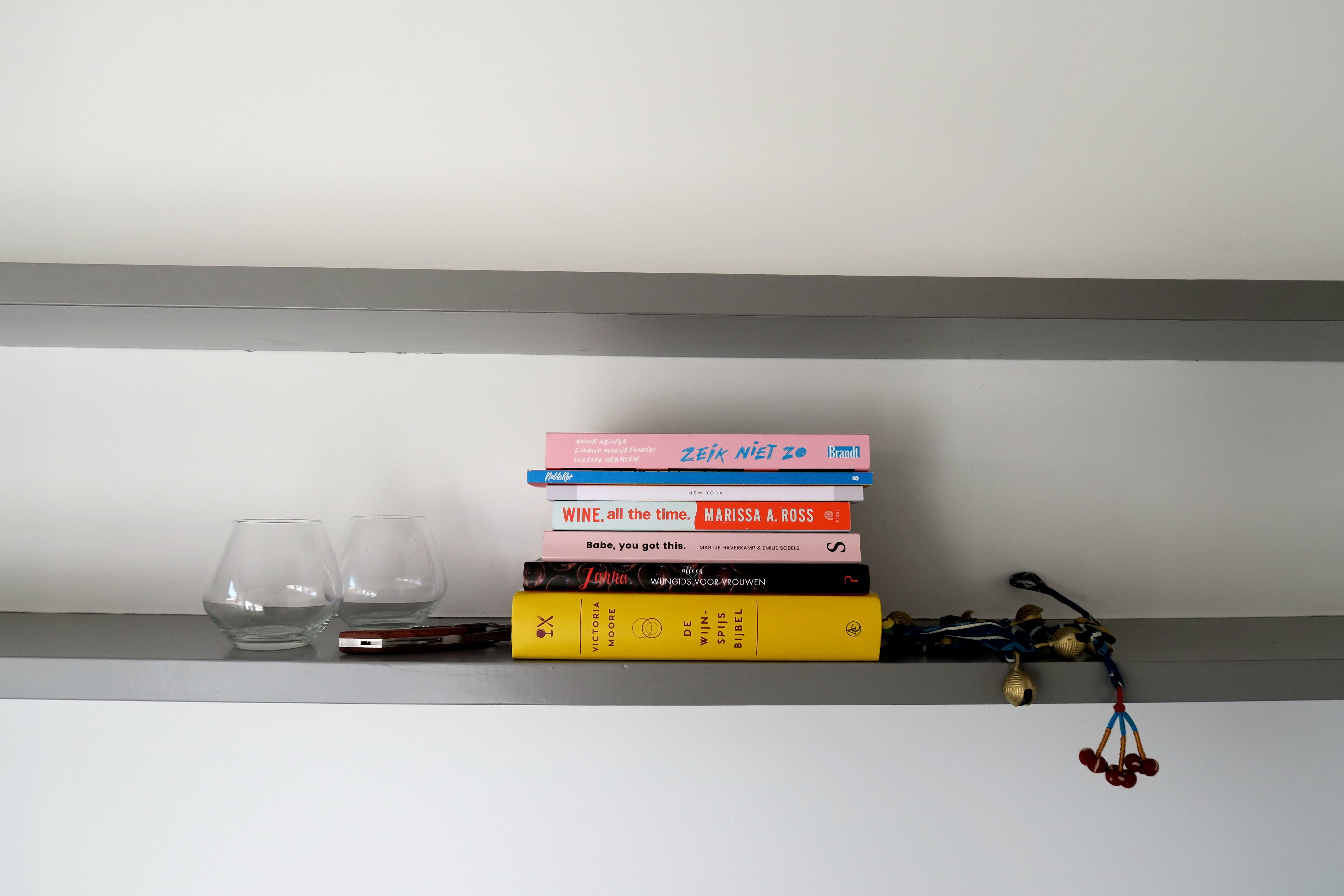 Deze drie wijnboeken zijn geschreven door vrouwen met humor. In deze drie boeken vind je alle wijn kennis die je nodig hebt om altijd de juiste wijn te pakken