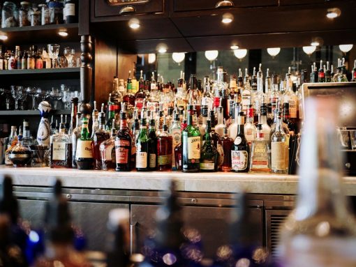 Tijdens de Amsterdam Cocktail Week proef je bij 45 verschillende bars en restaurants speciale cocktails. Omdat we je voor ieders gezondheid geen 45-delige cocktailtocht aanraden, heeft Girl Who Magazine 8 toffe spots onder elkaar gezet en daar een tipsy wandeling van gemaakt, die je binnen 1 uur en 15 minuten loopt! cocktails, drinks, Amsterdam
