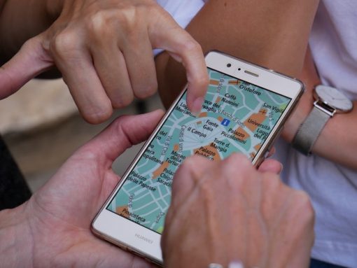Handige reisapps. Om jouw leven & reis wat makkelijker te maken hebben we een aantal reisapps onder elkaar gezet. Met deze handige reisapps daalt jouw vakantie-stress (bestaat dat?) en stijgt het plezier!